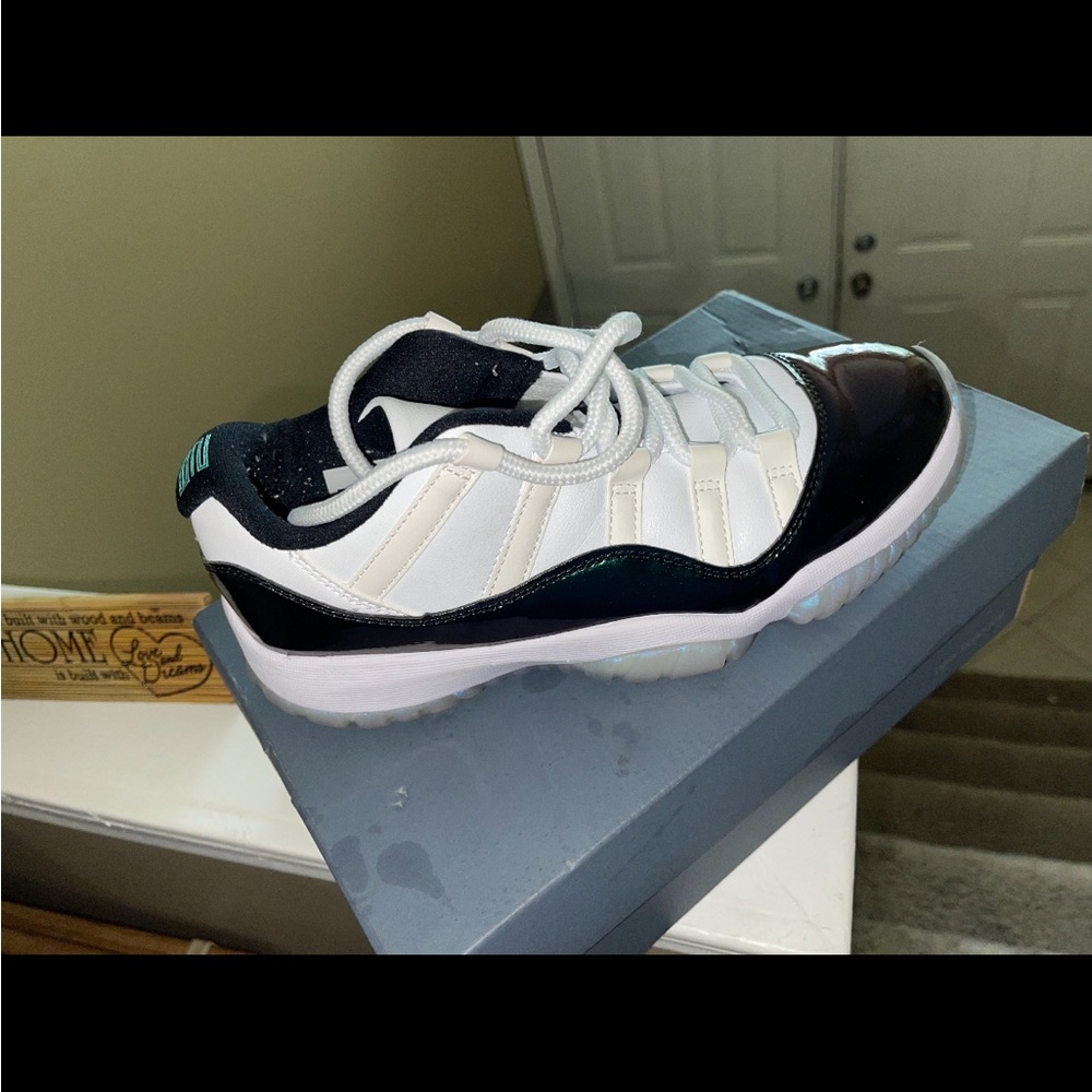 Jordan Sneakers - white and dark green